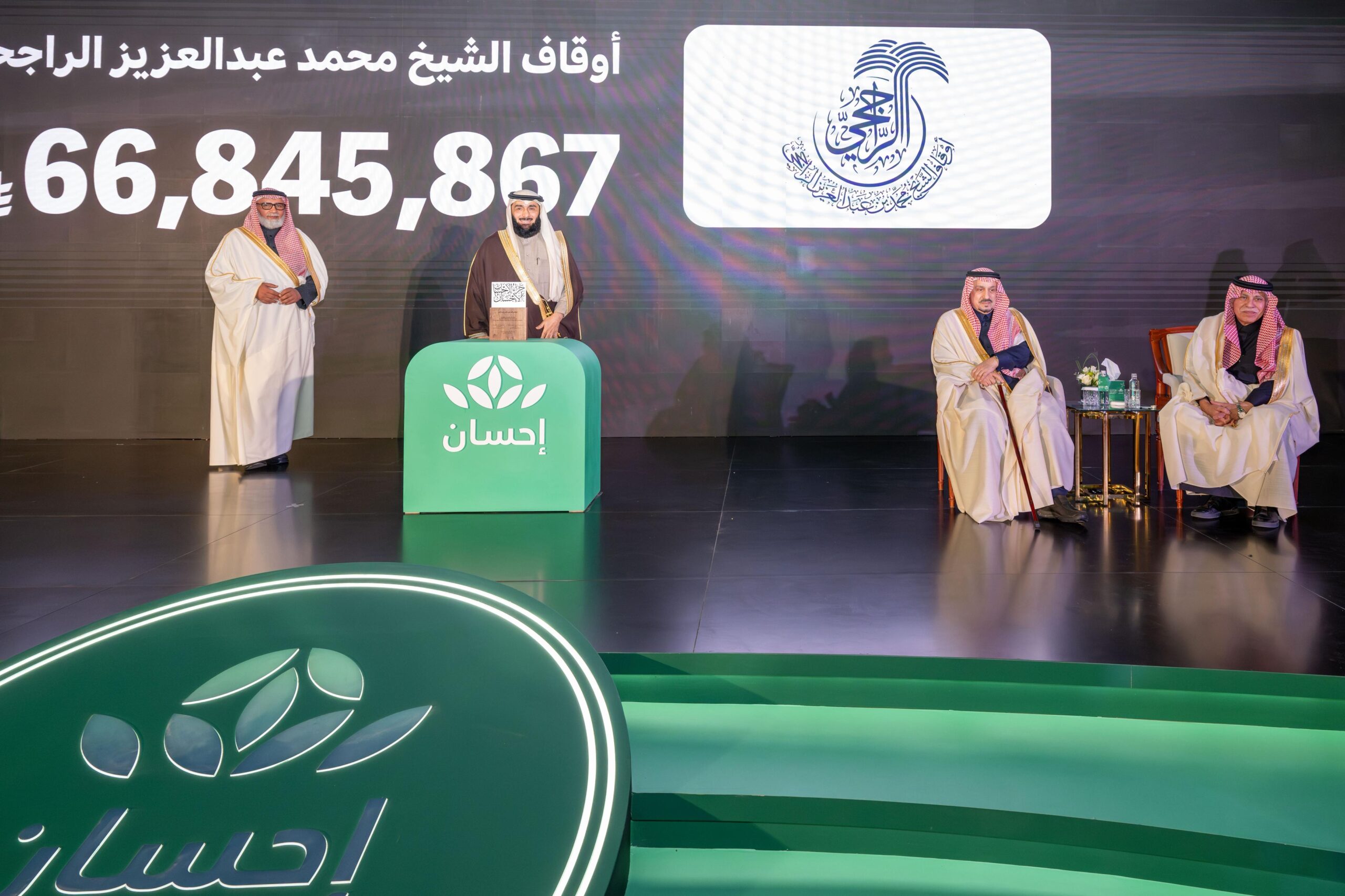 تكريم أوقاف الشيخ محمد بن عبدالعزيز الراجحي رحمه الله في حفل تكريم المحسنين