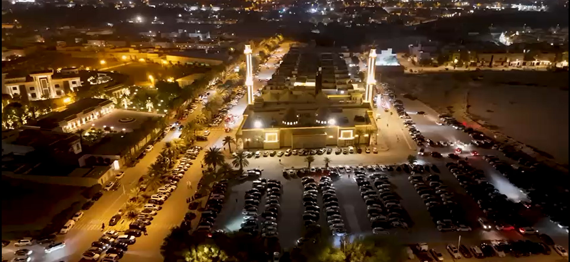 في ليلةٍ ترجى فيها الإجابة.. جامع الشيخ محمد الراجحي يشهد أجواء إيمانية مهيبة في صلاة التهجد