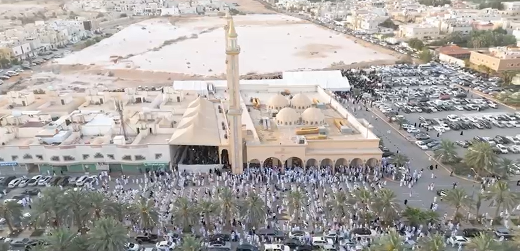 أجواء إيمانية وفرحة عامرة.. جامع الشيخ محمد الراجحي يحتضن صلاة عيد الفطر